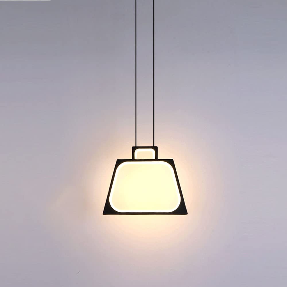 Éclairage îlot cuisine sombre grâce à cette suspension géométrique LED