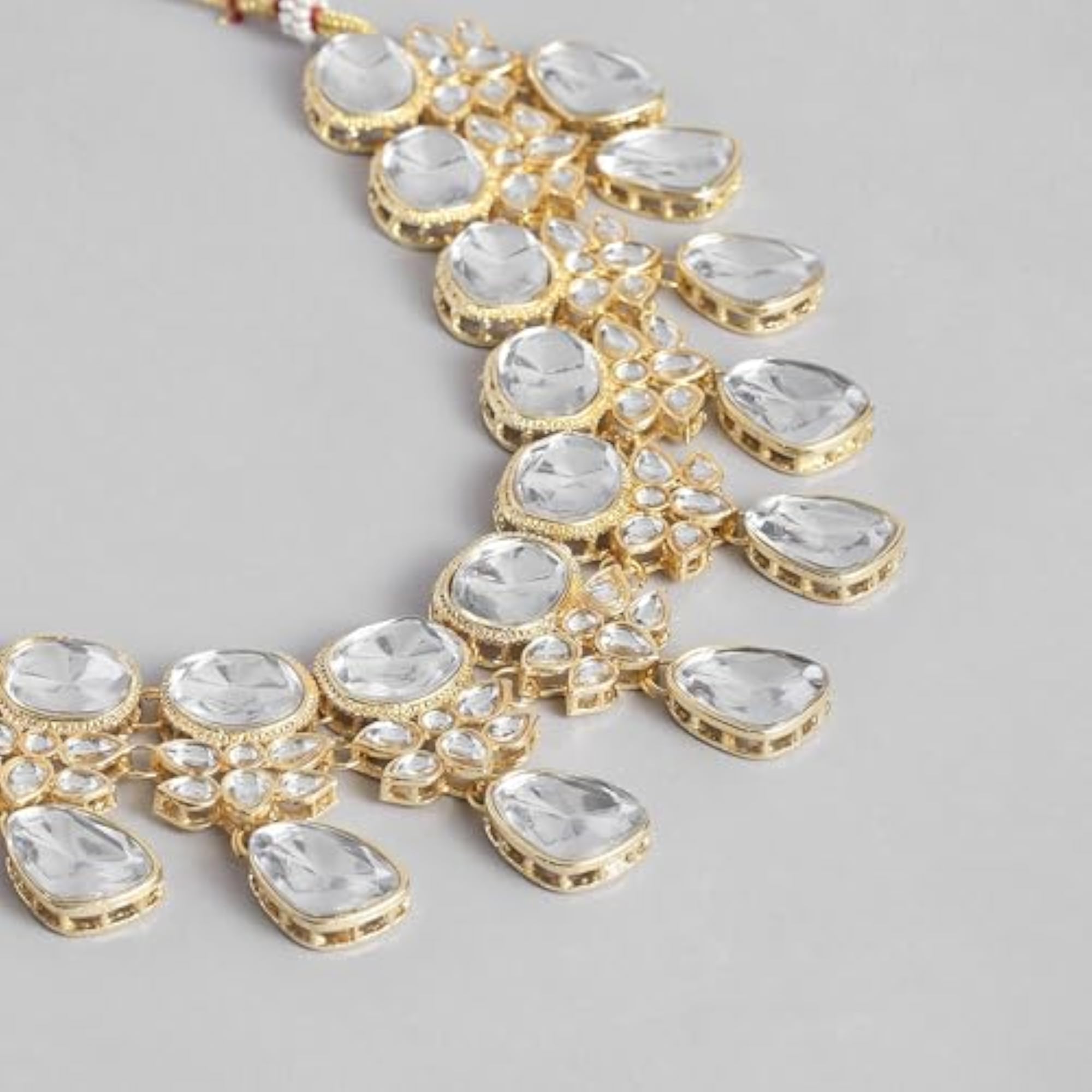 Dazzling Kundan Necklace Set with Maang Tikka