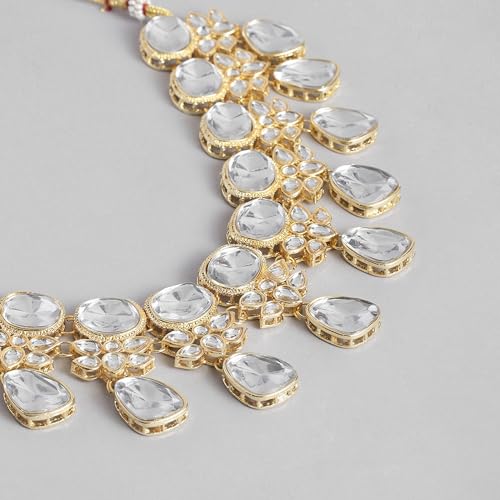 Dazzling Kundan Necklace Set with Maang Tikka