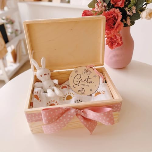 Miniatura 5 de Monami - Caja De Nacimiento Con Los Datos Del Bebé, Caja Natalicio Personalizada. Madera De Pino Grabada, Medidas 30x20x13 Cm. Varios Modelos A Elegir, Color De Cinta Y Extras Para Completar Tu Caja