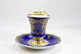 kpm tasse goldrand sammeln Tasse und Untertasse, Anf. 20. Jh., 1. WK, gemarkt KPM Berlin, Blau- und Goldmalerei, auf Schauseite mit Palmwedeln umrandete Kartusche mit der Devise des Ordens der Wendischen Krone: Per Aspera Ad Astra, Durch das Raue zu den Sternen, Henkel als plastische Siegesgöttin Viktoria auf einem Widderkopf stehend, Untertasse in selber Manier, leicht berieben, unbeschädigt, selten. H: 13 cm