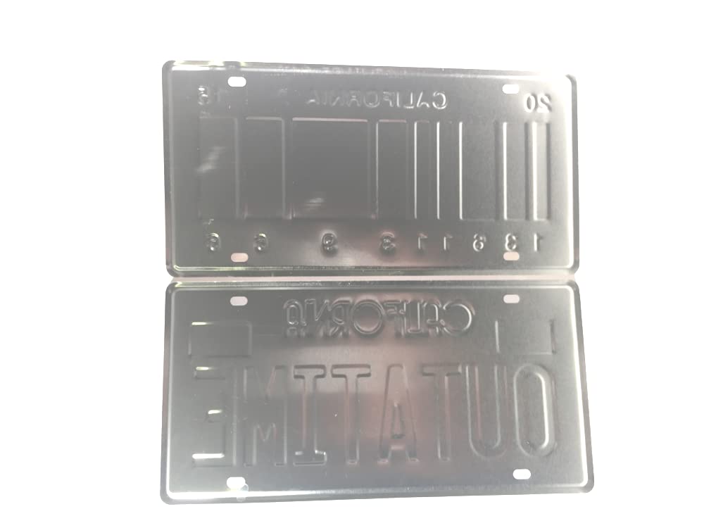 OPO 10 - Voiture 1:24 + 2 répliques à Taille réelle de Plaque d'immatriculation de la Delorean Roues Volantes du Film Retour vers Le Futur 2 (PF13)