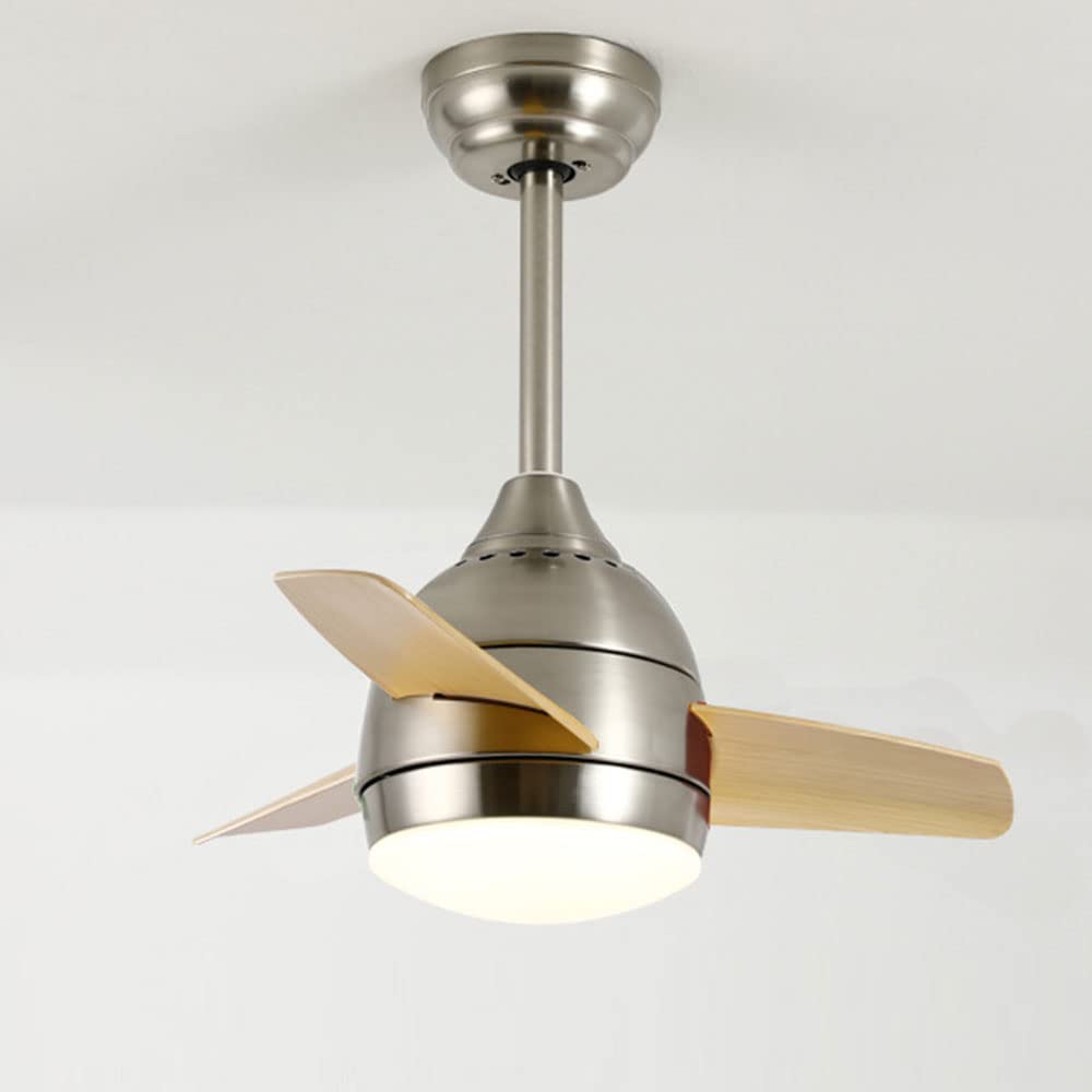 Ventilateur de plafond contre la chaleur dans la chambre et la salle à manger