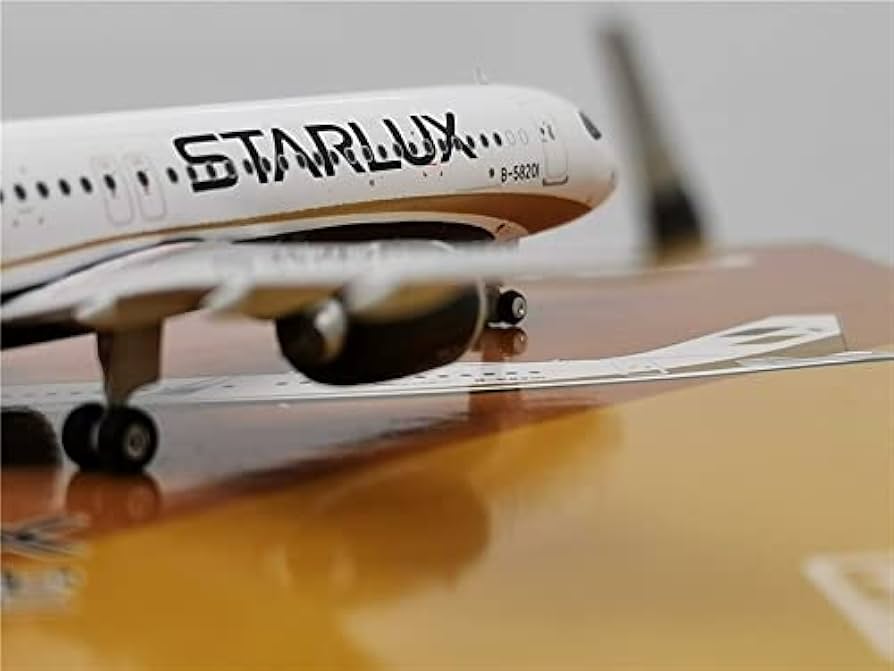 STARLUX AIRBUS A321neo 1:100 模型 Airbus A321neo - Starlux Airlines | Modelsnavigator.com