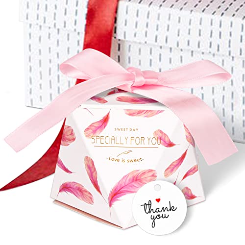 BYETIVE 50 Stück Geschenkbox Hochzeit Gastgeschenke Süßigkeiten Mit Dankeskarte, Karton Candy Kleine Geschenkboxen 8X8X6 CM Mit Band Für Diy Geschenk Party Gebäck Geburtstags Box (Rosa Feder) Cover