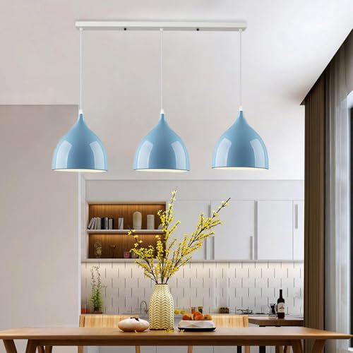 Lustre industriel bleu pour supprimer les zones sombres de votre îlot de cuisine