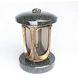 Dimensions : hauteur 22 cm, diamètre 15 cm