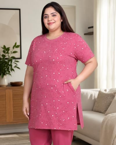 Image of In Love Women's All-Over Printed Cotton Plus Size Longline T-Shirt with Pockets
