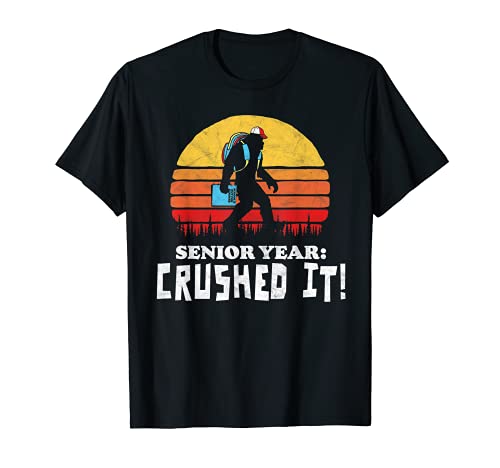 Senior Year: Crushed It! Funny Bigfoot End of School Year Camiseta