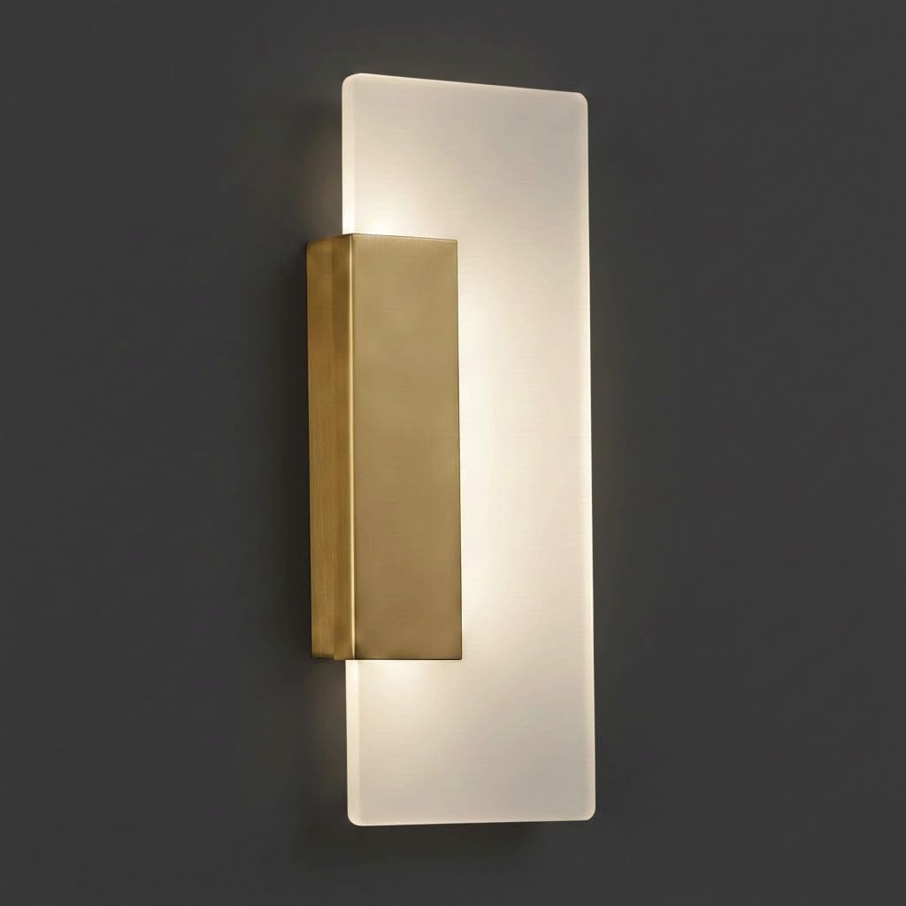Aplique vertical para dormitorio moderno con luz led suave y acabados de latón