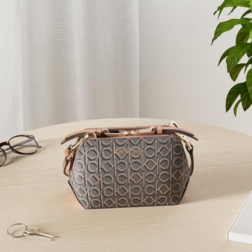 Calvin Klein Lucy Triple Compartment Crossbody4