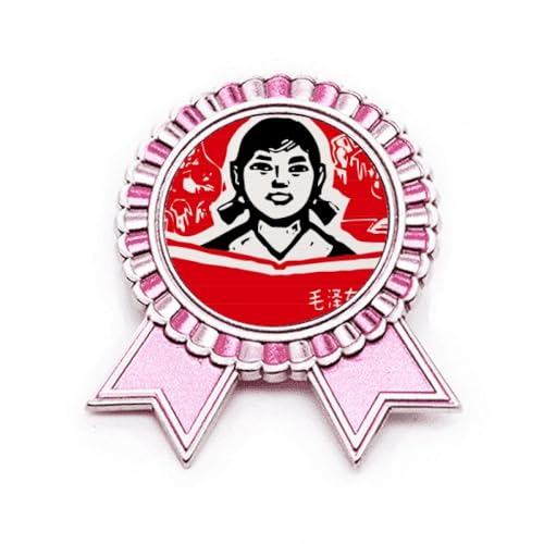 Broche Girl Book rose en métal taille M inspirée de la Révolution chinoise