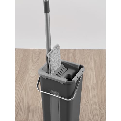 Kleeneze KL028145EU7 Wischmopp und Eimer-Set, Flacher Mikrofasermopp platzsparender Bodenwischer mit Schwenkkopf, Wringer mit Doppelfunktion/Schmutzschaber, kompakter Wischeimer, 100-Jubiläum-Edition – Bild 7