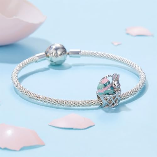 Dijes de huevo de Pascua de plata para lucir en collares durante tus cenas especiales 4