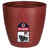 La bonita y estética maceta de la marca Kadax irradia un diseño original y aporta más encanto a nuestro entorno. La maceta estable se adapta perfectamente a diferentes estilos. A pesar de su material fino, se mantiene recto, por lo que puedes plantar tus flores favoritas sin riesgo de que se caigan en el suelo. Nuestro producto es esencial para cualquier rama.
