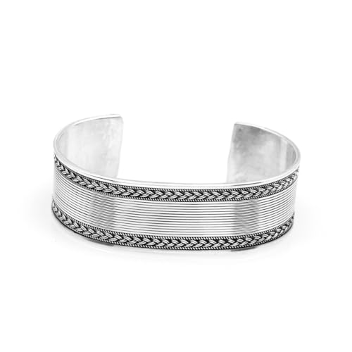 Bracelet homme gravé main en argent massif pour sublimer un poignet masculin