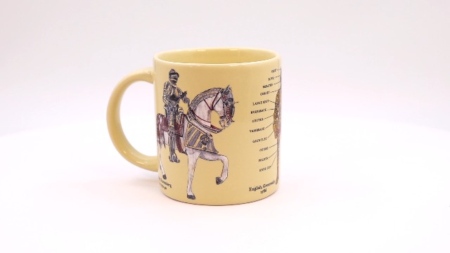 Taza Arms and Armor de cerámica 12 oz con caja de regalo miniatura 7