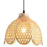 Design bohème moderne : Cette suspension en rotin moderne présente un design naturel. Sa forme légèrement incurvée et son tressage aéré offrent un éclairage doux, ajoutant une touche à la fois rustique et moderne à tout espace.