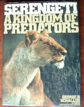 Hardcover Serengeti: a kingdom of predators Book
