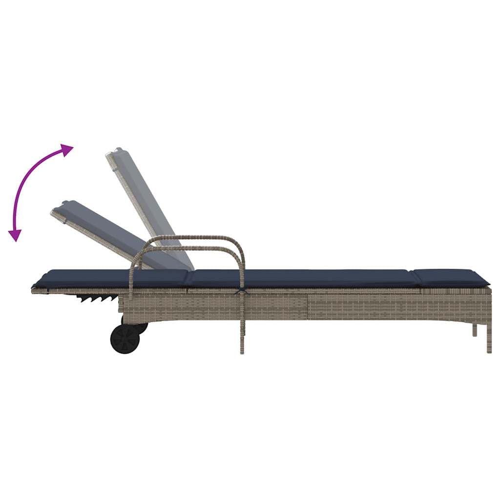 Lettino prendisole con ruote, lettino da giardino in polyrattan con schienale regolabile, sdraio relax per terrazza, cuscino incluso, grigio e blu navy, 200 x 61 cm
