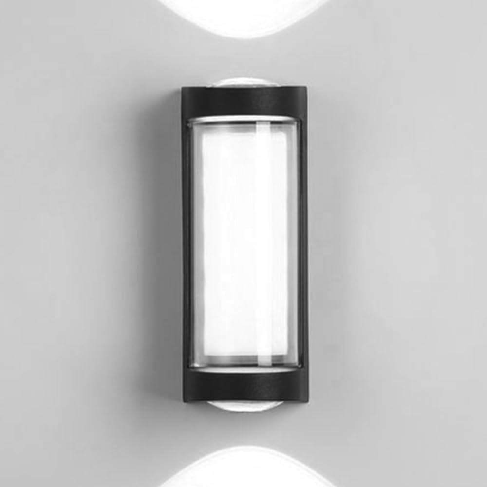 Applique extérieure LED étanche IP65 pour sécuriser une entrée de maison