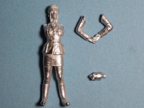 Aurora Model 1/35 Figures Wwii German Dak General Lady 1947 Female Metal Kit #TOP5