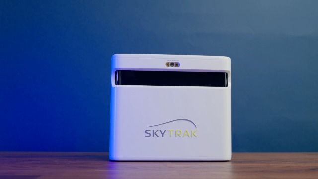 SKYTRAK ST+ ゴルフ用距離計　US輸入品 Amazon.com: SkyTrak+ Golf Launch Monitor & Simulator Bundle - Dual