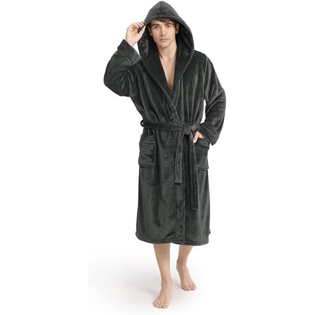 Ultra-Cozy Men's Fleece Robe: Warmth and Comfort at Your Fingertips