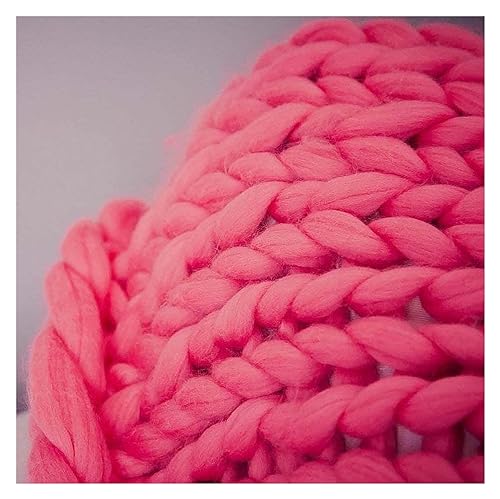 Couverture tricotée main rose en grosse maille pour canapé