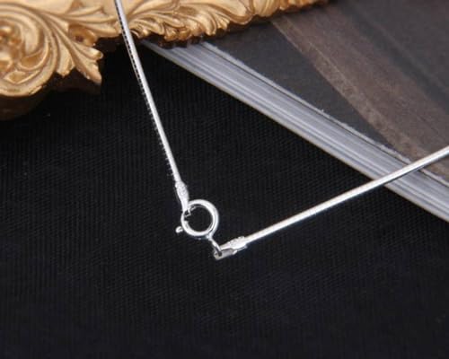 Collier tissé machine délicat avec pendentif végétalien pour clavicule