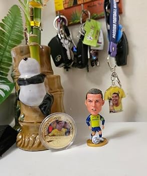 SOCCERWE Cristiano Ronaldo Cr-7 Gift Box, Yellow Keychain