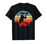 Muestra cómo rodas en tu monopatín, haciendo trucos con esta silueta de patinador con puesta de sol y montañas. ¿Patines con una tabla de longboard en medio tubo?