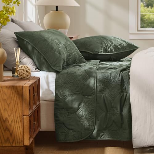 Image of Bedsure King Size Quilt Set - Lightweight Bedspreads King Size, Stitch-Free Ultrasonic Quilting Coverlet, All-Season Olive Green Comforter Set, Pet-Friendly Soft Machine Washable Bedding (106 inchx96 inch)