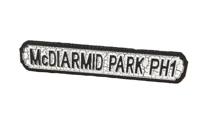 McDIARMID PARK PH1 retro style wooden football street sign. Great gift for St Johnstone fans. Comes with hanging hook. Wall decor. Size 61 X 11 Cm