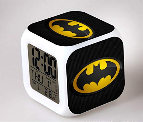 JCYY Batman RéVeil Enfant Numerique,Anime Horloge Digital de Voyage, 7 Couleurs LED Veilleuse Mini Clock,Meilleur Cadeau pour Garçons Filles