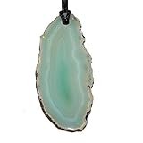 Der Achat wird geschnitten poliert und in der jeweiligen Farbe gefärbt, die Naturfarbe ist grau / braun