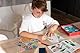Artista 9301958 Bastelset Papierflieger, Falten und Bemalen von Papierflugzeugen, Kreativset in praktischer Aufbewahrungsbox, DIY-Kit für Kinder ab 6 Jahren