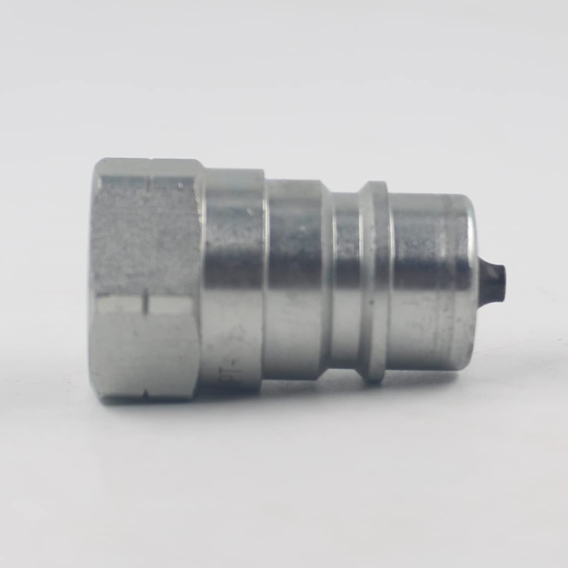 3/8” AG ISO 5675 Hydraulic Quick Connect Couplers With Dust Caps – Pioneer Style, 3/8” NPT Thread, Poppet Valve, 4,000 PSI