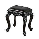 Améliorez votre espace avec notre coussin de style vintage. Doté d'un motif floral magnifiquement sculpté sur les coins, ce design classique et élégant complète tout décor. Le matériau PU noir polyvalent s'intègre parfaitement à différents styles d'intérieur, ce qui en fait un complément parfait à votre maison ou votre bureau. Profitez du confort et de l'esthétique intemporelle dans une pièce élégante.