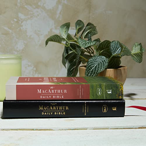 The NKJV, MacArthur Daily Bible, 2nd Edition, Hardcover, Comfort Print: A Journey Through God's Word in One Year - Image 2