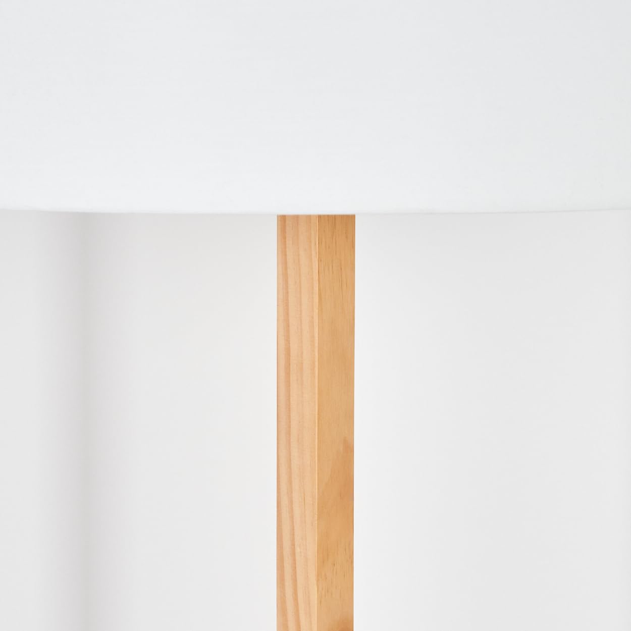 HOFSTEIN Stehleuchte Flemming, Stehlampe aus Holz im modernen Boho-Design, Schirm aus Stoff, Ø 50 cm, 170 cm, E27, mit Fußschalter - Wohnzimmer, Schlafzimmer, Esszimmer, Flur
