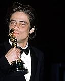 Benicio Del Toro Kissing Oscar Academy Award Statue 24x36 Classic Hollywood Poster