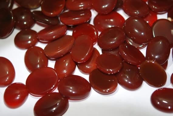 Onyx rouge cabochon 14-18mm en lot de 500g de qualité supérieure