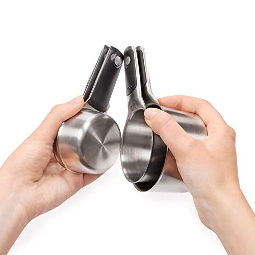 OXO Good Grips 4 copos medidores de aço inoxidável com botões magnéticos