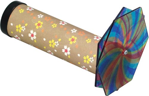 プレートに油性マジックで絵柄を描き、それを回すことで模様ができるプレートタイプの万華鏡。お好みの絵柄を描いて、さまざまなアレンジを楽しんでみてくださいね。