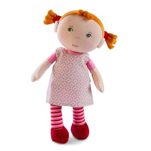 Haba 303730 - Kuschelpuppe Roya, Weiche Stoffpuppe, für Babys ab 1, 5 Jahren, mit Strampelanzug aus Flauschigem Fleece, Ideales Geschenk zur Geburt oder Taufe