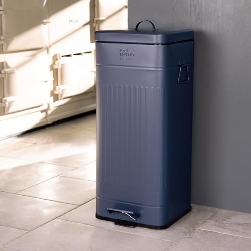 CHARLES BENTLEY Poubelle cuisine 30L carrée en acier bleu foncé, design rétro, avec pédale, poignées latérales et de couvercle, seau intérieur, pratique et...