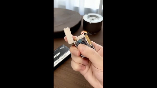 Encendedor Clásico de Metal Refillable Vintage Plateado miniatura 7
