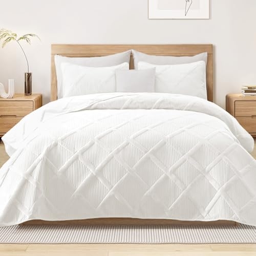 Exclusivo Mezcla Quilts Queen Size - White Quilt Set Bedspread with 2 Pillow Shams, Modern...