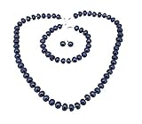 Hochwertiges klassisches Perlenschmuck-Set bestehend aus Halskette, Armband und Ohrringen.